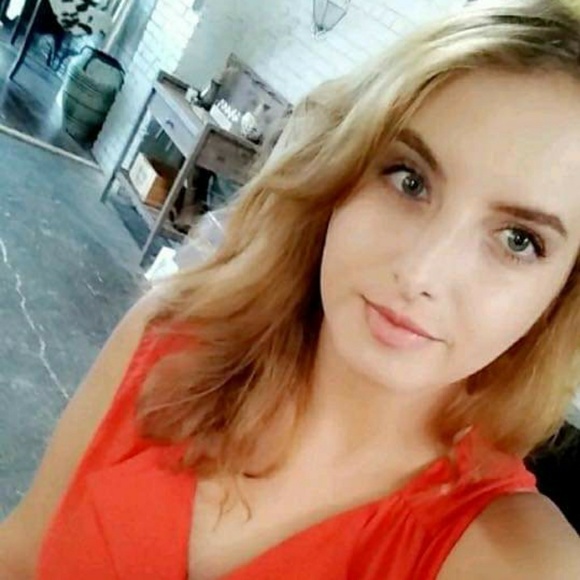 Meet your Posher, Kara - Picture 3 of 4